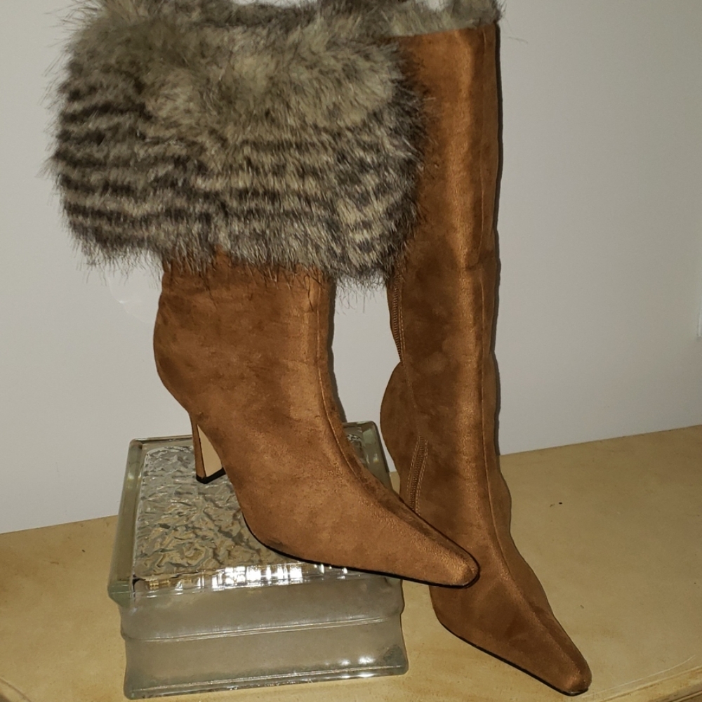 Pointed toe fur lined boots